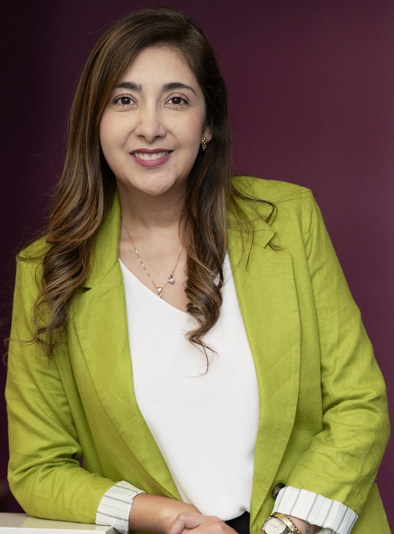 Adriana Flores Orlando Real Estate Agent - Mobile Hero